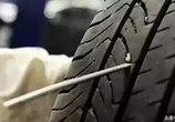老司机来告诉你,卡在车轮胎缝隙里的小石子到底要不要抠掉?