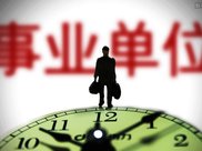 为啥坐高铁，很少看到乘务员吃饭，她们不饿吗？列车长说出真相！