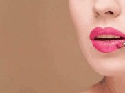 张馨予身材发胖 身穿黑色波点裙显老态