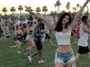 街拍：青纯美丽少女穿衣也太大胆了吧！不怕遇到坏人吗？