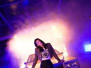 刘涛网砂帽造型抢镜 举手投足宛如英国皇室贵妃