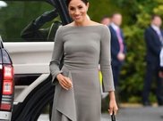 街拍美女：紧身打底裤的打扮充满奢华复古气息！