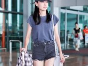 64岁赵雅芝真会玩！牛仔裤外面非要套层纱，网友：难怪老公会跟着