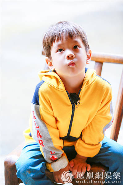 嗯哼《爸爸5》唱《我爱你中国》 杜江爱国教育