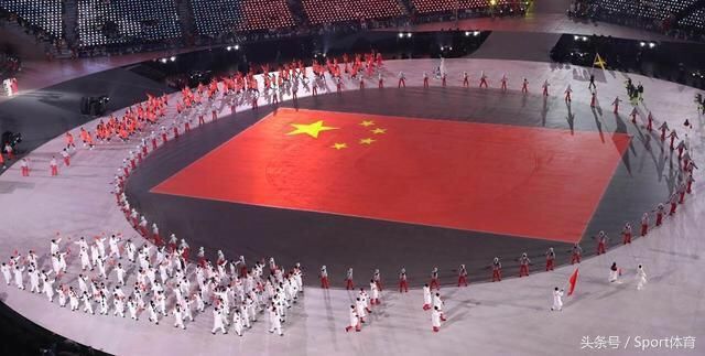 自抽耳光！平昌冬奥会开幕式观众稀疏，中国60万游客谣言不攻自破