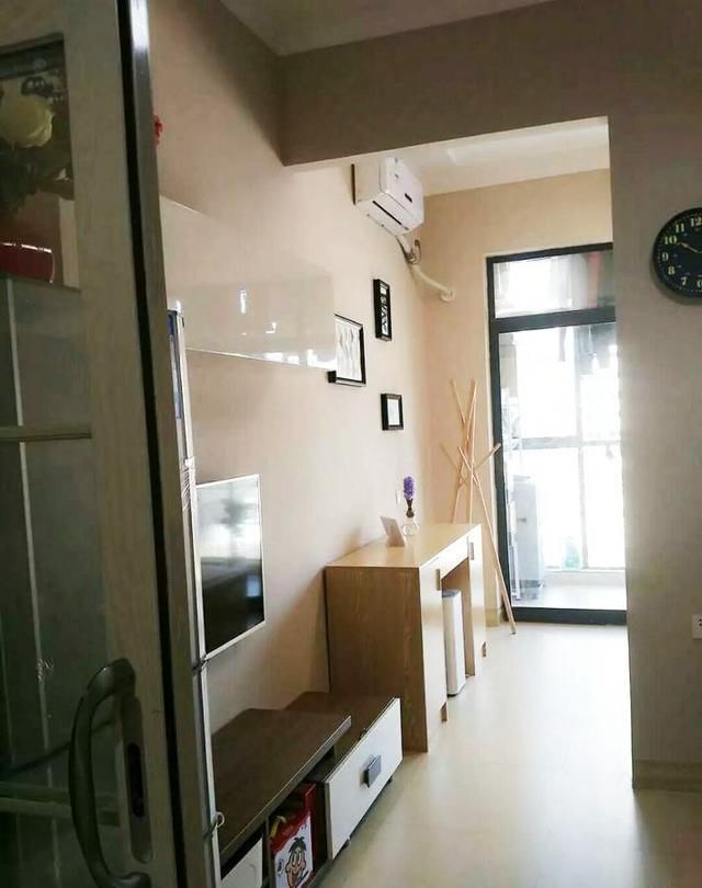 奇葩36平老房户型,一进门左手厨房右手卫生间,老公还舍不得卖?