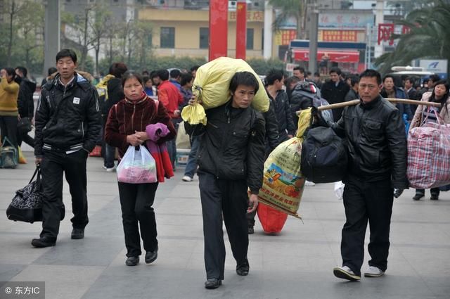 农民的命运：年初五又要考虑返城了，我们的团聚只能这几天