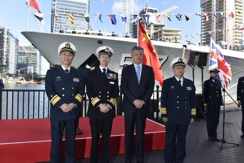 中国海军护航编队访英 首次停靠伦敦码头