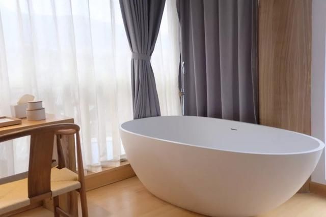 这座民宿位于玉龙雪山脚下第一村旁，是99％的游客都不知道的秘境