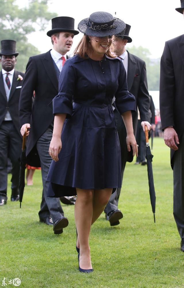 尤金妮公主也来了,她是英国王位的第八顺位继承人(图片来自东方ic)