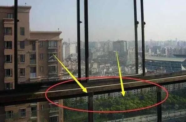 开发商留下的阳台栏杆要不要拆掉?听师傅一说,后悔装错了
