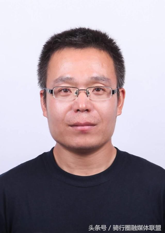 北京高校联队教练潘震为北京联合大学车友进行