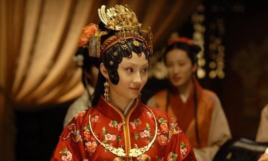 他曾与姚笛同床共枕7年，却因没钱买房无奈选择分手，如今红得发紫身家上亿