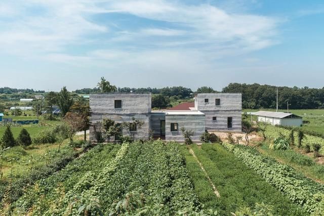 三个家庭，两栋建筑，一个庭院，乡村别墅(民宿)住宅设计赏析