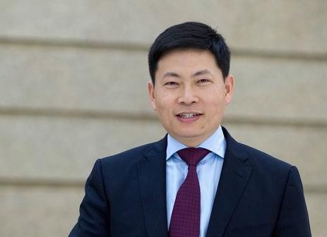 特朗普打压,任正非大胆放权,华为余承东宣誓冲