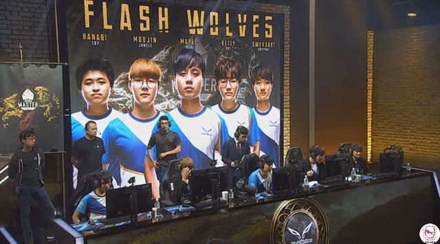 闪电狼击溃RNG打破历史纪录!上野又要背锅?