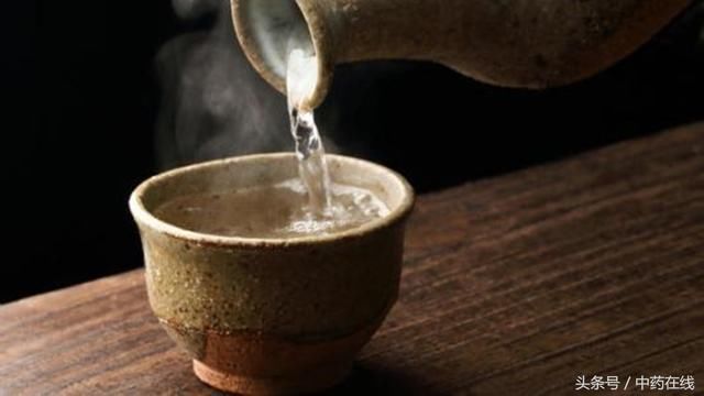 桑葚可以固肾益精,那么白酒泡桑葚有什么功效