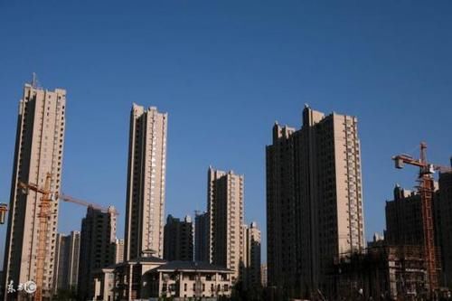 和当年的美国一样,房地产股暴涨的原因终于找