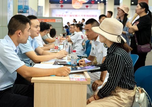宁波举办军属人才专场招聘会 76人次与企业达