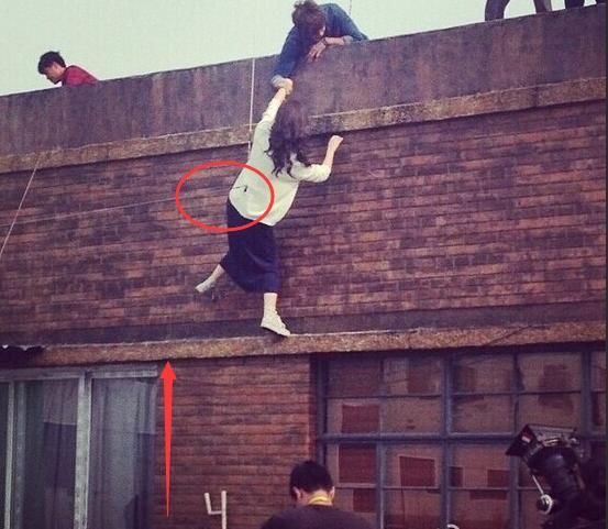 最狗血的穿帮镜头,宋小宝下跪后,林志玲给了这