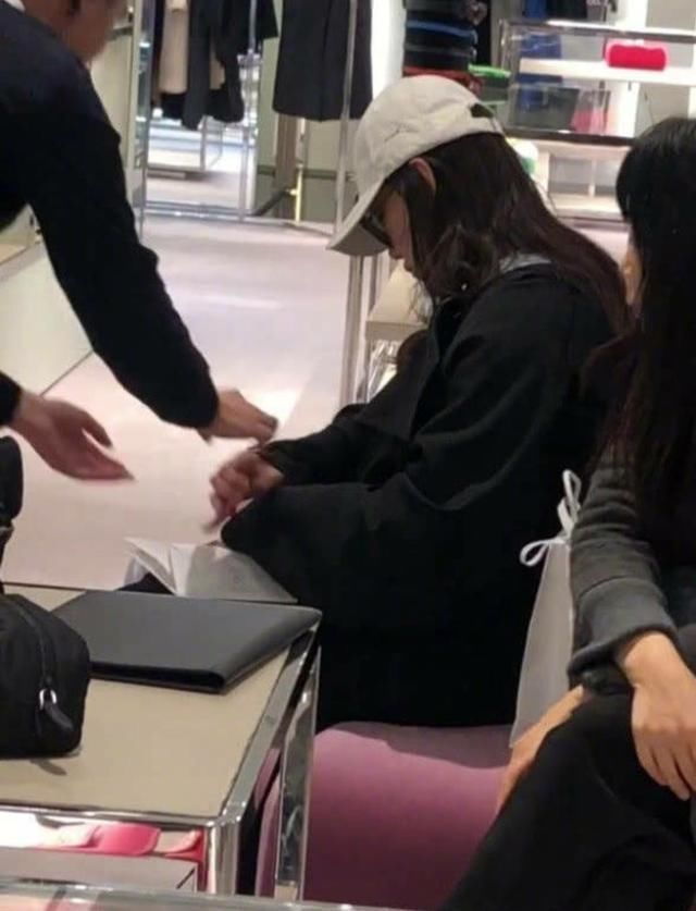 张馨予低调待产将于广州产子,又一位猪宝宝要