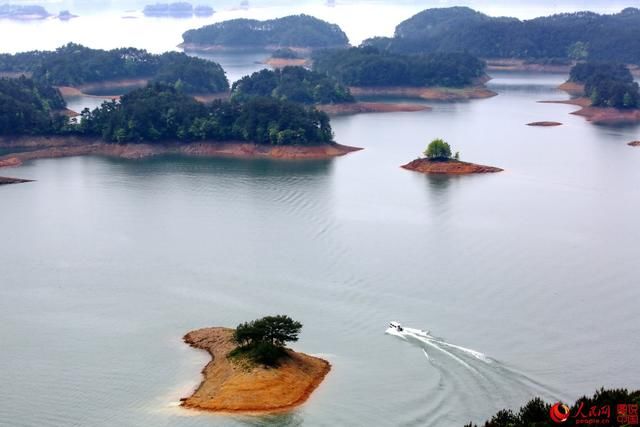 浙江杭州淳安县千岛湖与陕西安康赢湖美景媲美