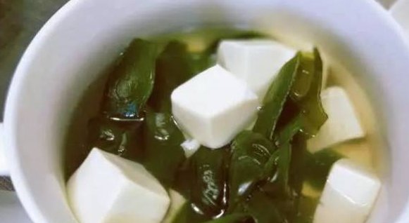 很普通的3种养生菜,女性常吃,给肠胃洗个澡,皮肤水嫩,身材好