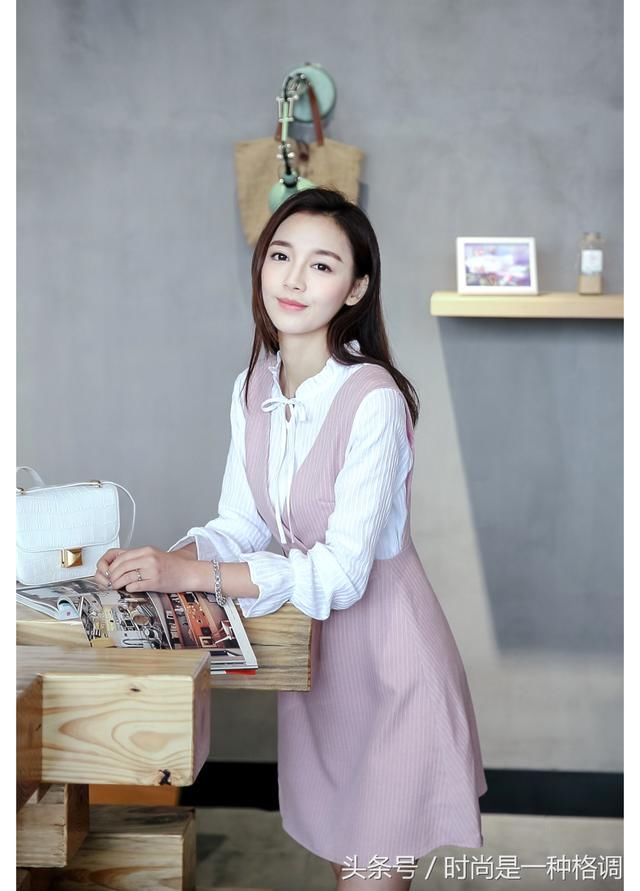 早春如何穿衣服?背带裙的搭配最减龄