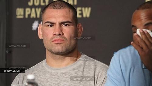 凯恩-维拉斯奎兹评论乔恩-琼斯嗑药打科米尔