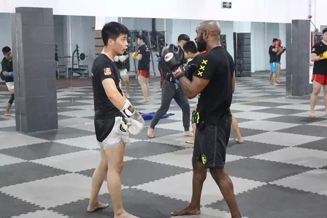 荷兰拳击世界冠军全程执教!武林风2018年首期