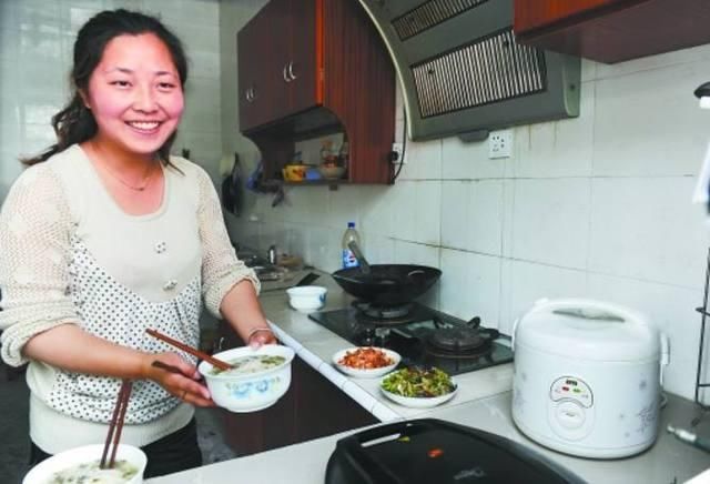 姑子回娘家，带来的海鲜，饭桌上我尝了一口，遭到婆婆一顿大骂