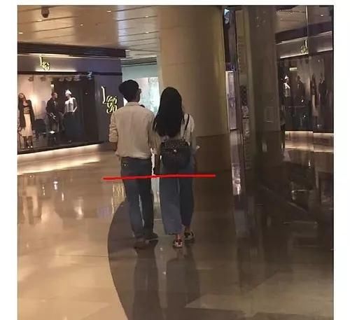 井柏然看着干巴巴完全清欲男主,路拍前凸后翘