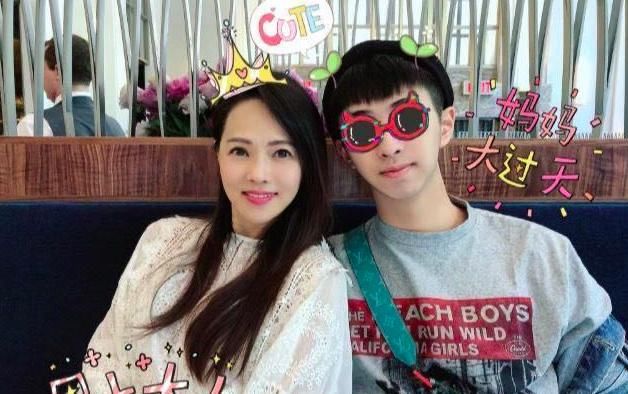 伊能静庾澄庆儿子晒女装照，妆容妖娆，被疑受父母婚姻影响
