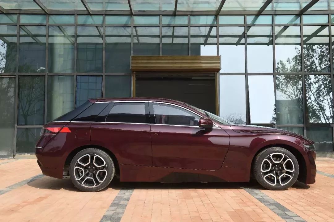 中国首台氢能源汽车在武汉研制成功,加氢几分