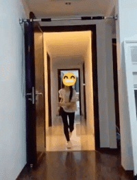 搞笑gif:媳妇心情不好的时候,我都不敢吃饭 ag真人游戏
