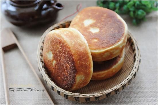 盘丝饼,山东烟台的汉族传统名吃,面丝金黄透亮