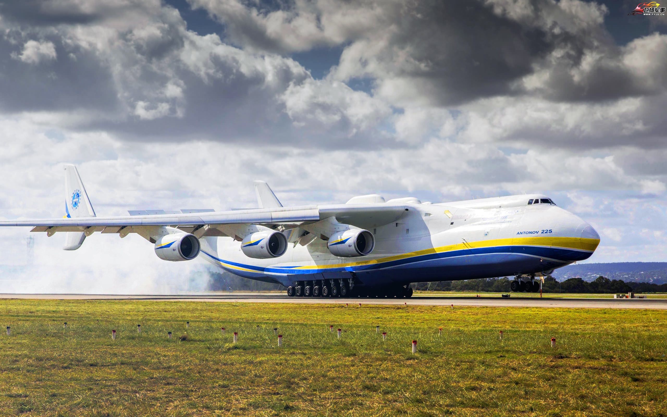 世界上最大的运输机安-225有多大?
