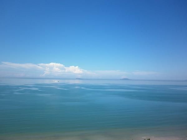 躺在酒店，懒懒的看着三亚湾