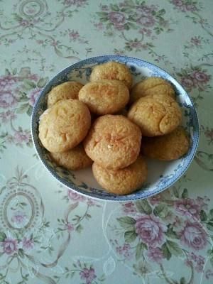 刚出锅的脆皮糖糕,外酥里软,咬一口满嘴香甜,秘