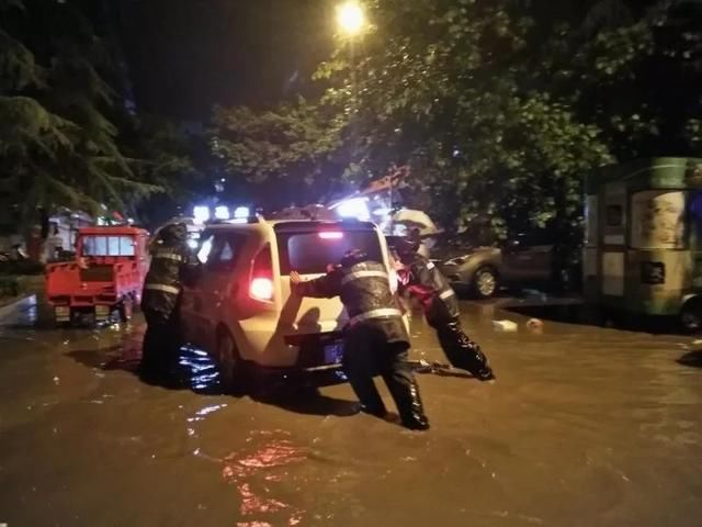 南部，一场突如其来的暴雨之后……