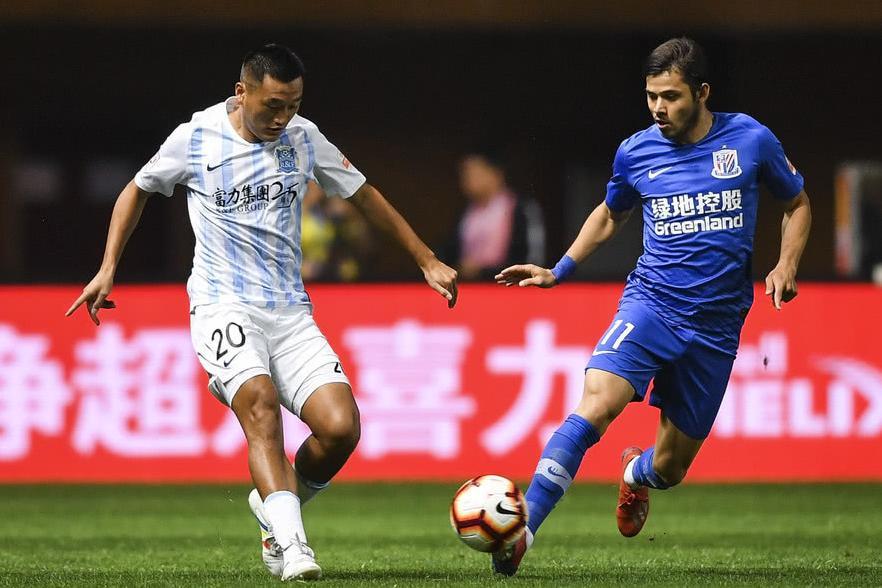 富力2-1申花 扎哈维头球破僵后霸气展臂庆祝