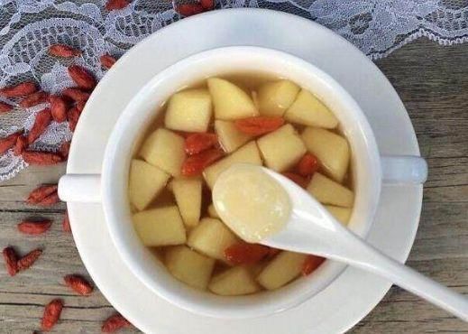 苹果和枸杞一起煮,是冬天最好的止咳药