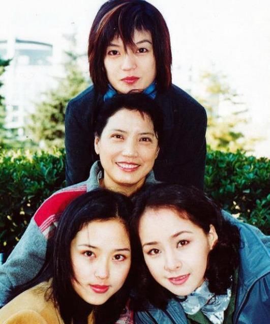 她曾是“最美嫦娥”,被传潜规则上位,如今40岁还嫩出水却单身 她曾是“最美嫦娥”,被传潜规则上位,如今40岁还嫩出水却单身