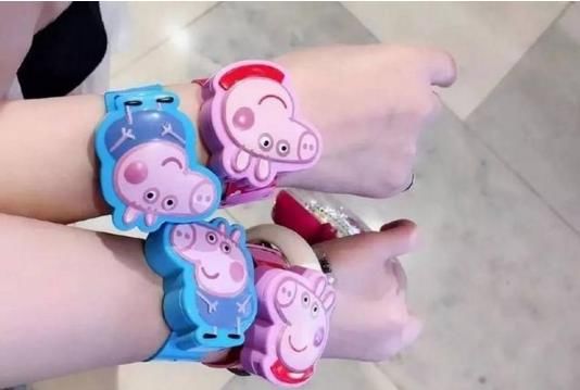 自小猪佩奇引领社会人之后,抖音达人携荣耀10又炒火了一种潮人