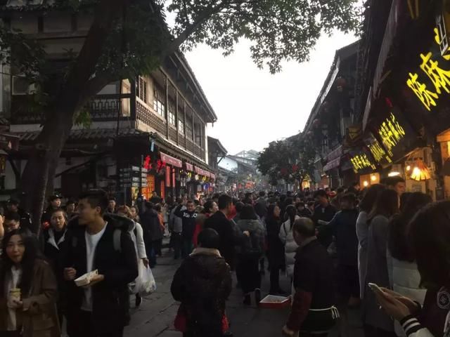 过年来重庆，不知道去哪里玩，那就去这些地方吧！