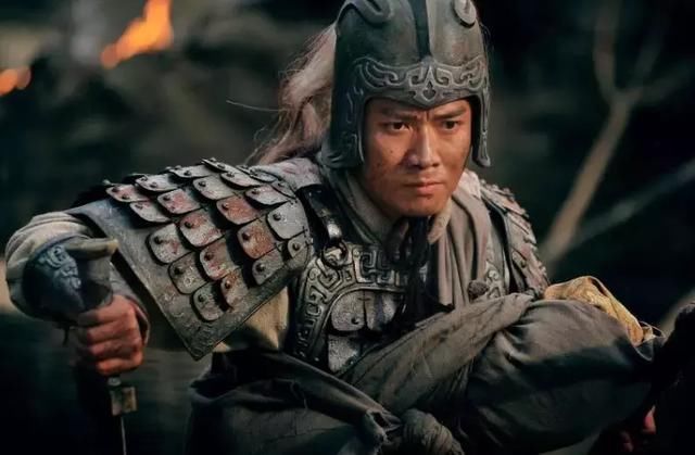 三国演义里卸甲而坐的赵云在凤鸣山能逃过一劫