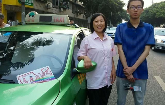 2018四川高考|温情一刻:成都爱心出租车队全程