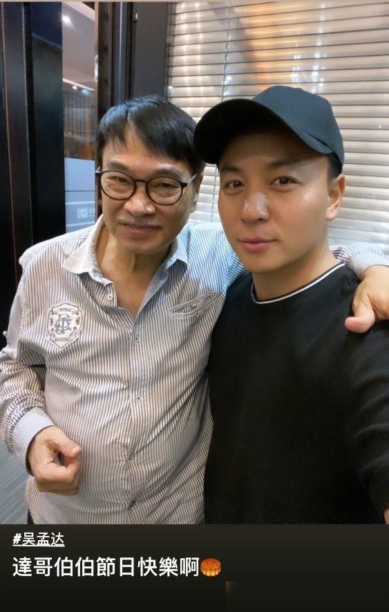 释小龙吴孟达久违同框引回忆杀，一个长大了，一个也真的老了！