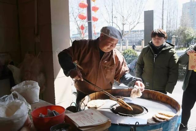 卖烧饼发家致富，买房买奥迪。