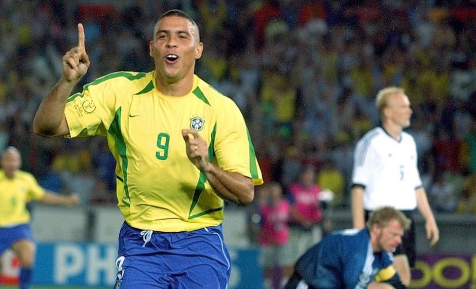 2002年世界杯回顾:黑哨频出 五星巴西功成名就